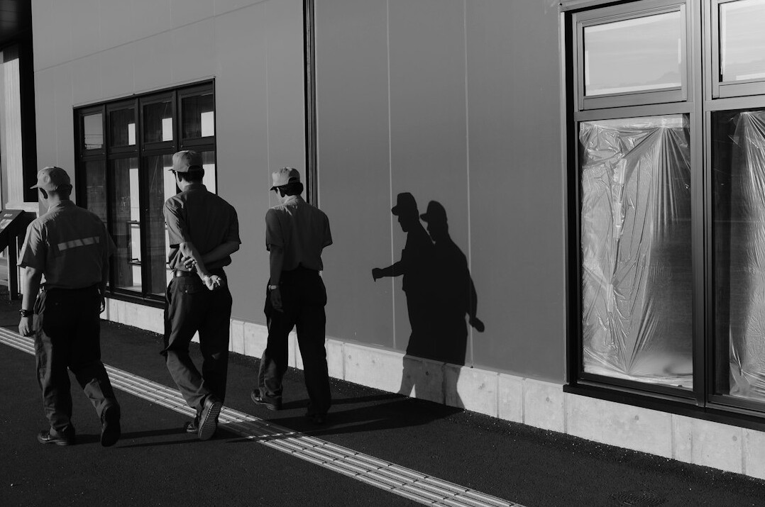 security team meeting in store