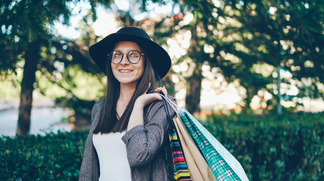 woman hiding products in bag